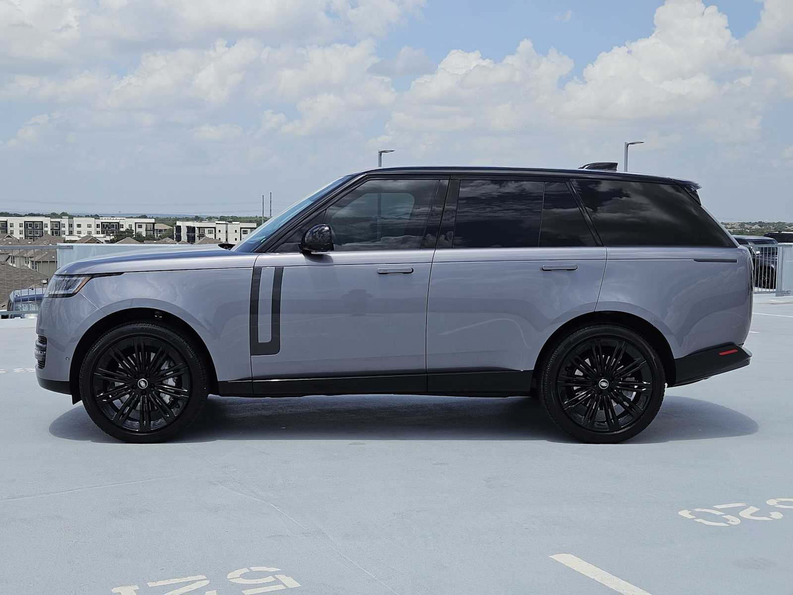 2025 Land Rover Range Rover SE photo 4
