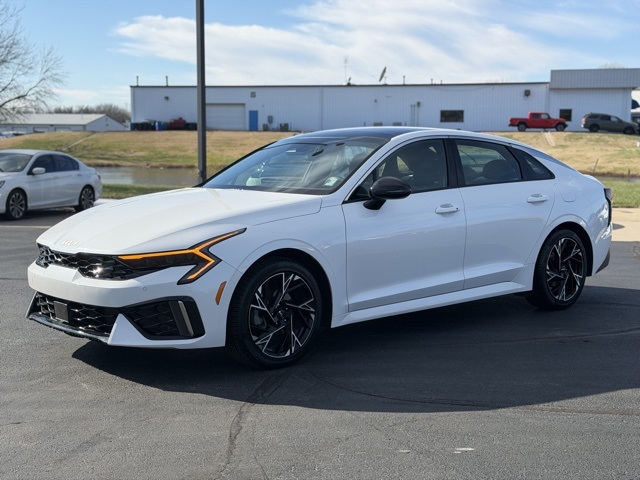 2025 Kia K5 GT-Line photo 3