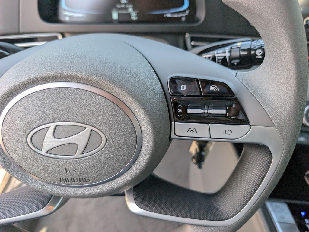 2025 Hyundai Elantra SE photo 15