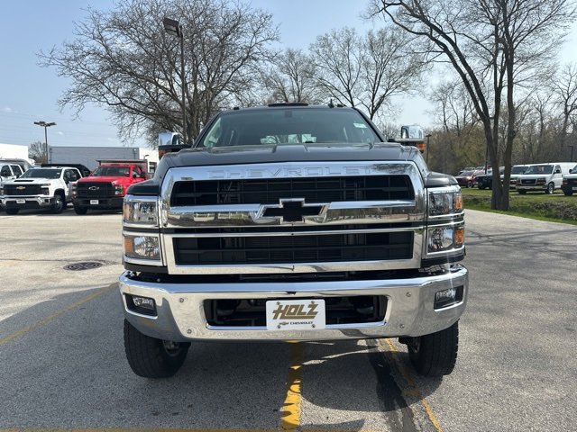 2024 Chevrolet Silverado 6500HD LT photo 2
