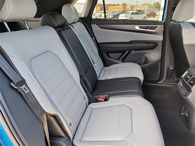 2025 Volkswagen Atlas Cross Sport SEL R-Line photo 15