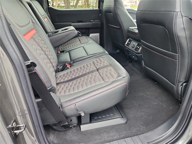 2025 Ford F-150 Lariat photo 17