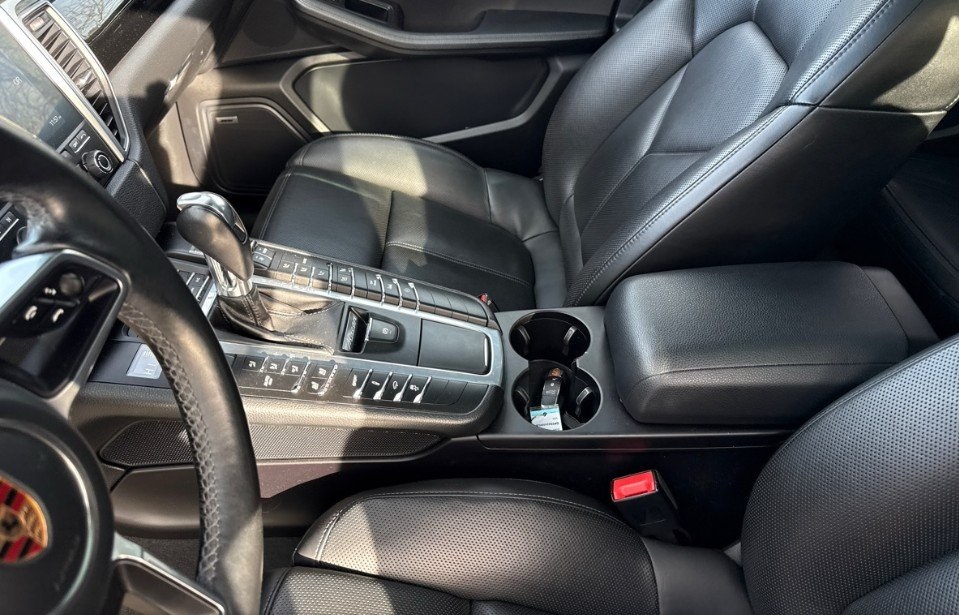 2017 PORSCHE MACAN - Image 4