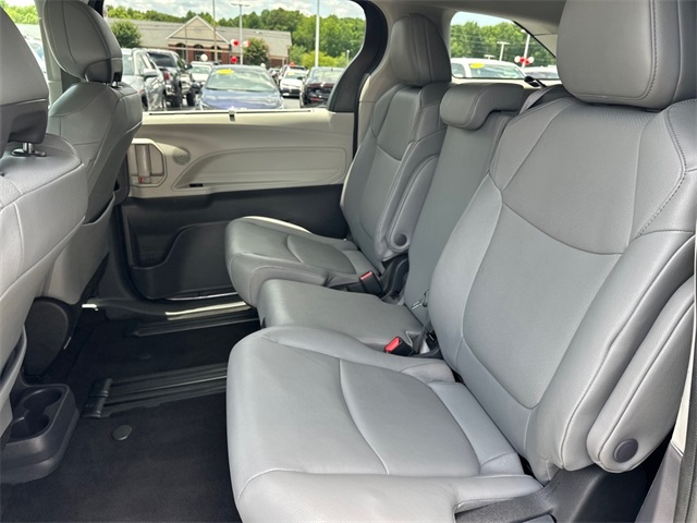 2024 Toyota Sienna XLE photo 12