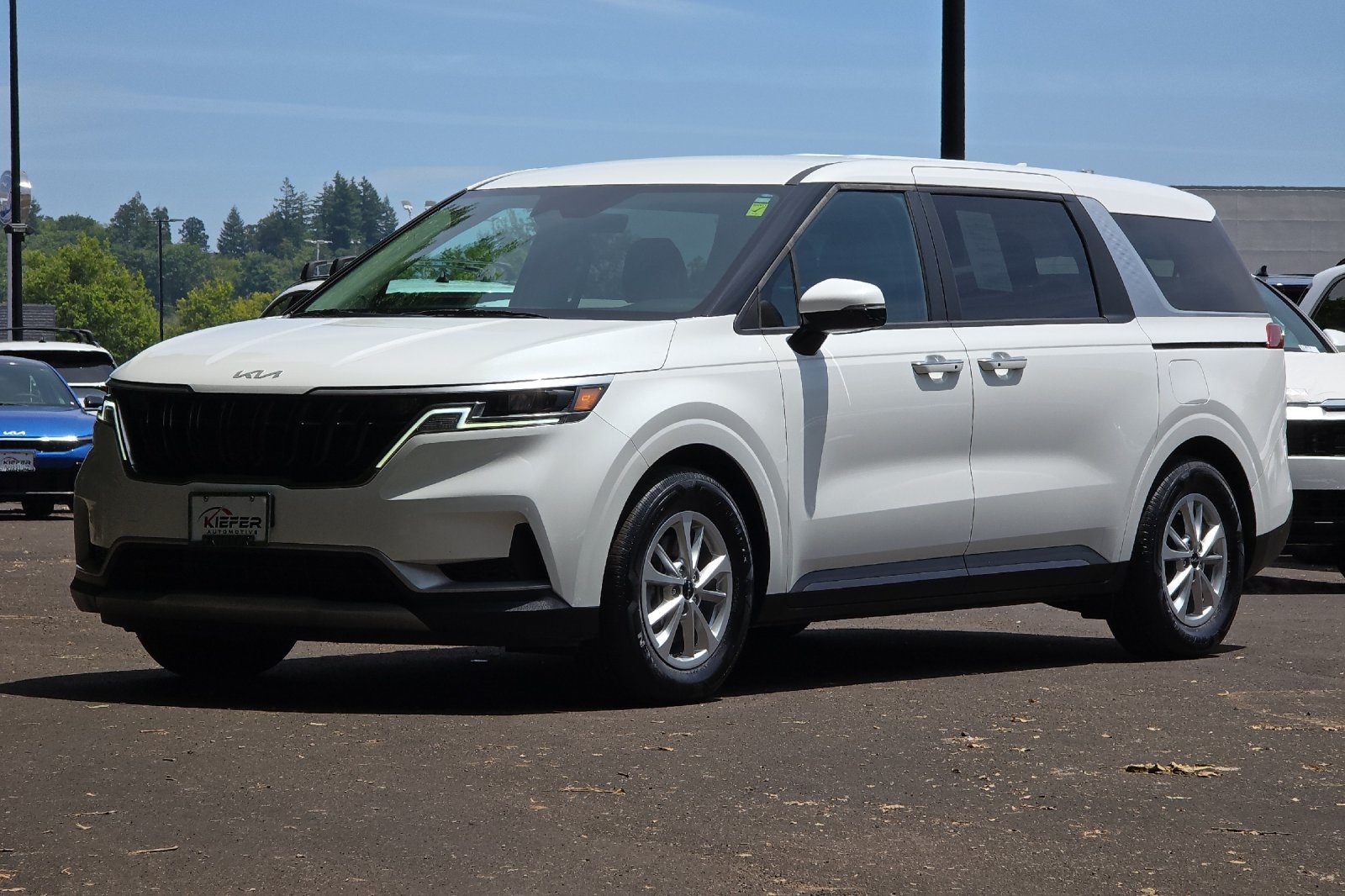 2024 Kia Carnival LX photo 6