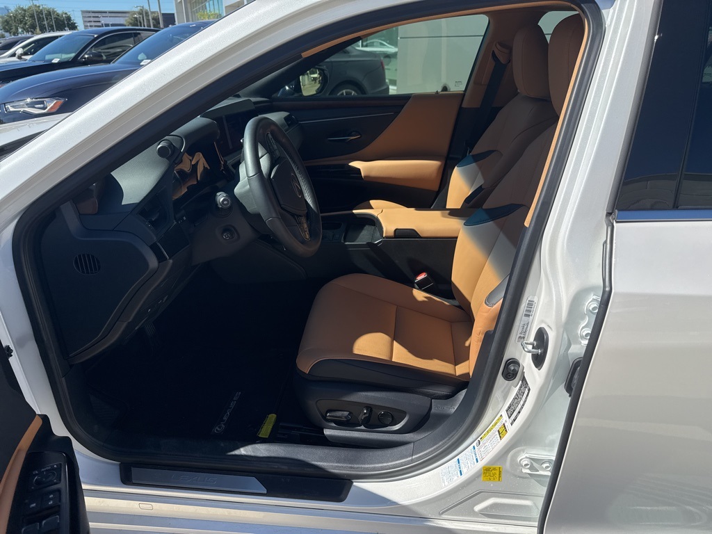 2024 Lexus ES 250 Premium photo 2