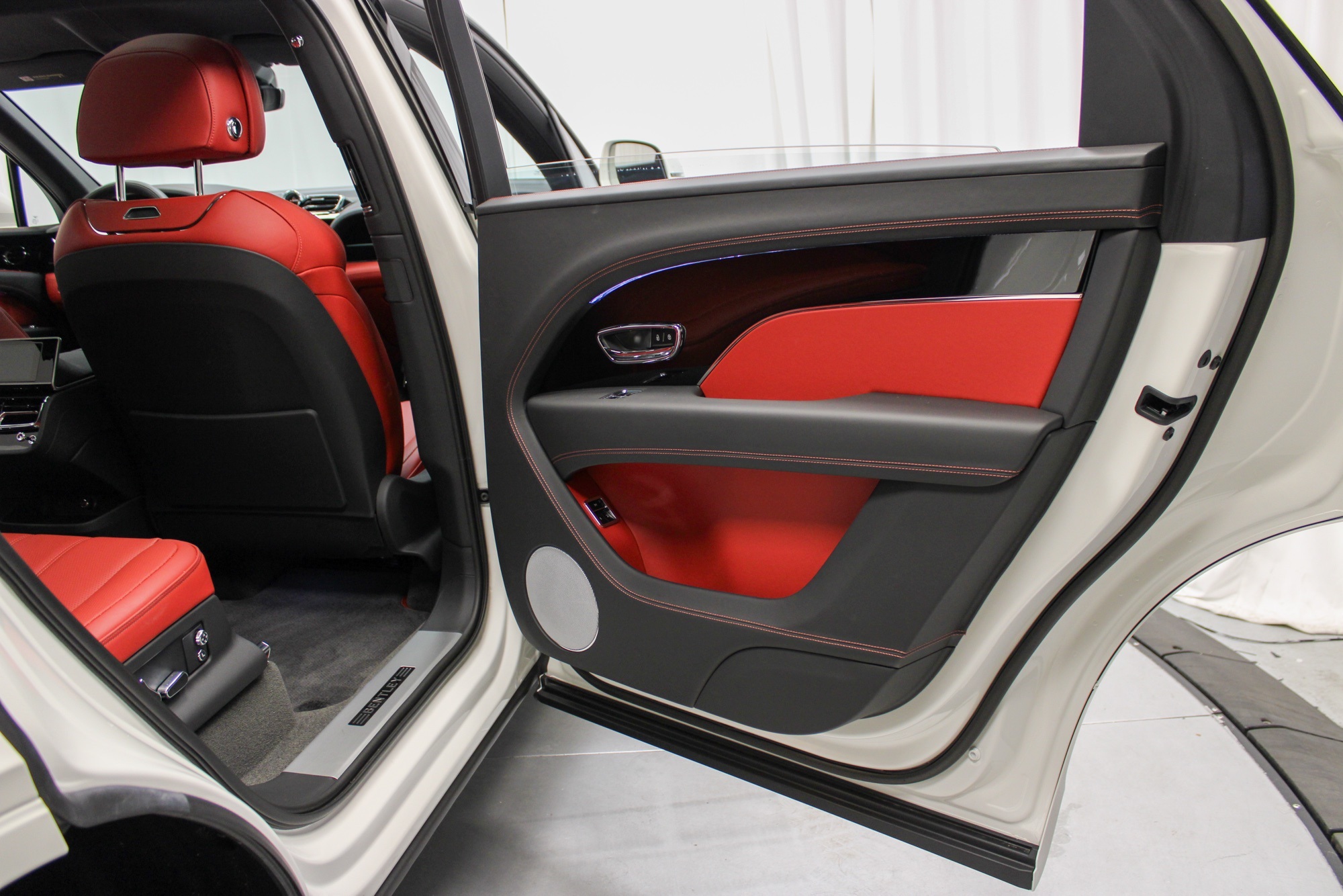 2024 Bentley Bentayga EWB photo 27