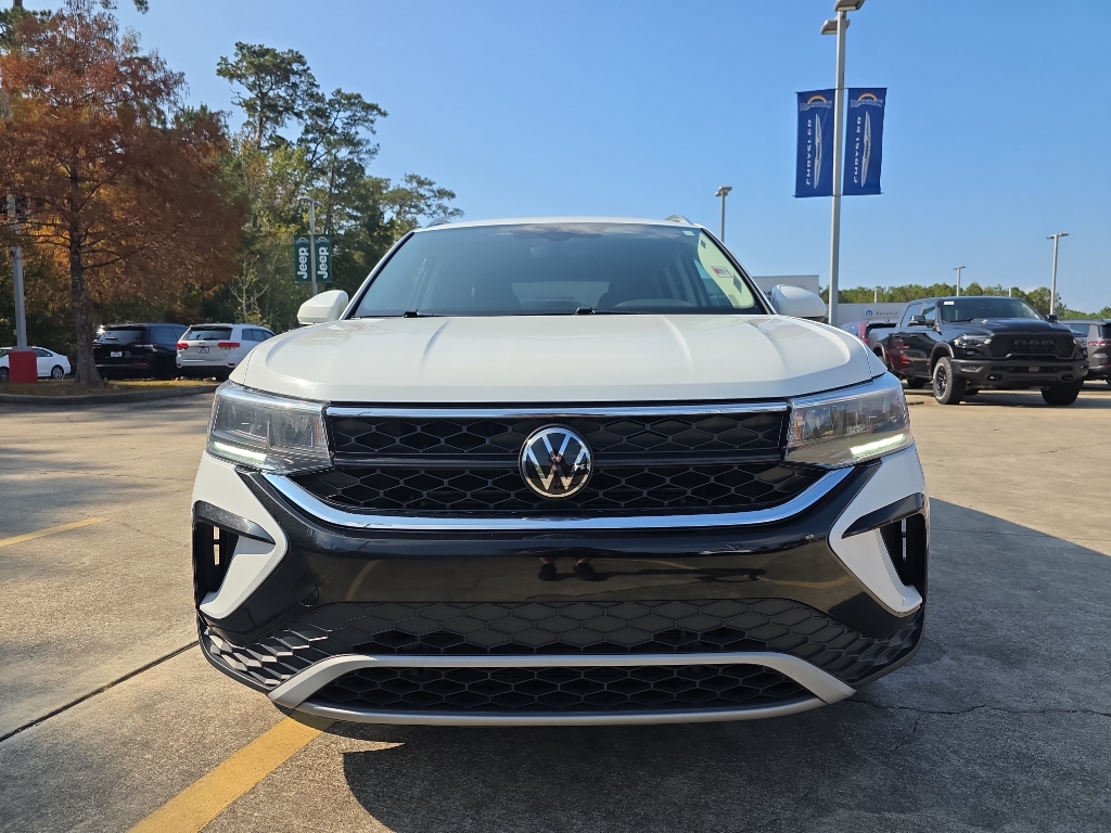 2024 Volkswagen Taos SE photo 2