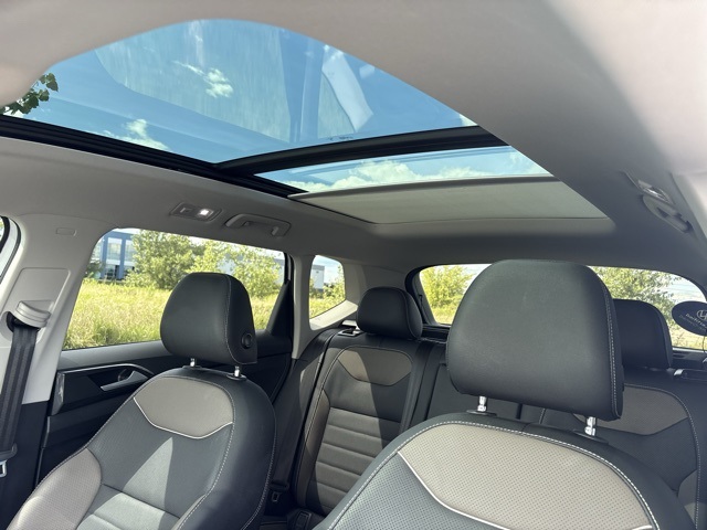 2024 Volkswagen Taos SEL photo 15