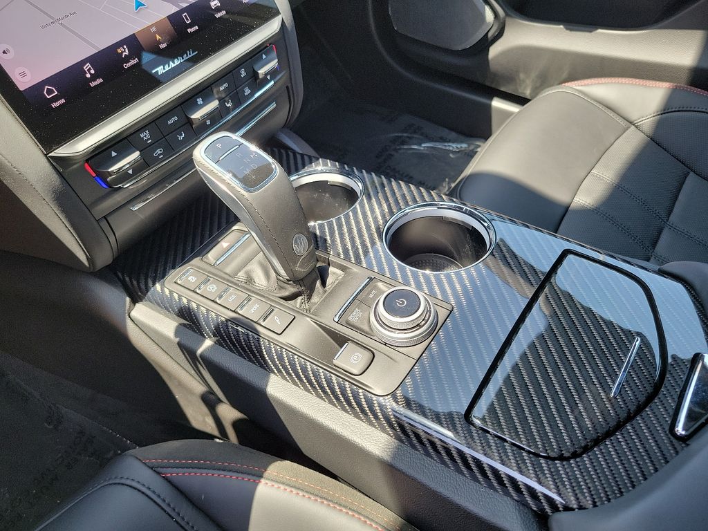 2024 Maserati Quattroporte Modena Q4 photo 10