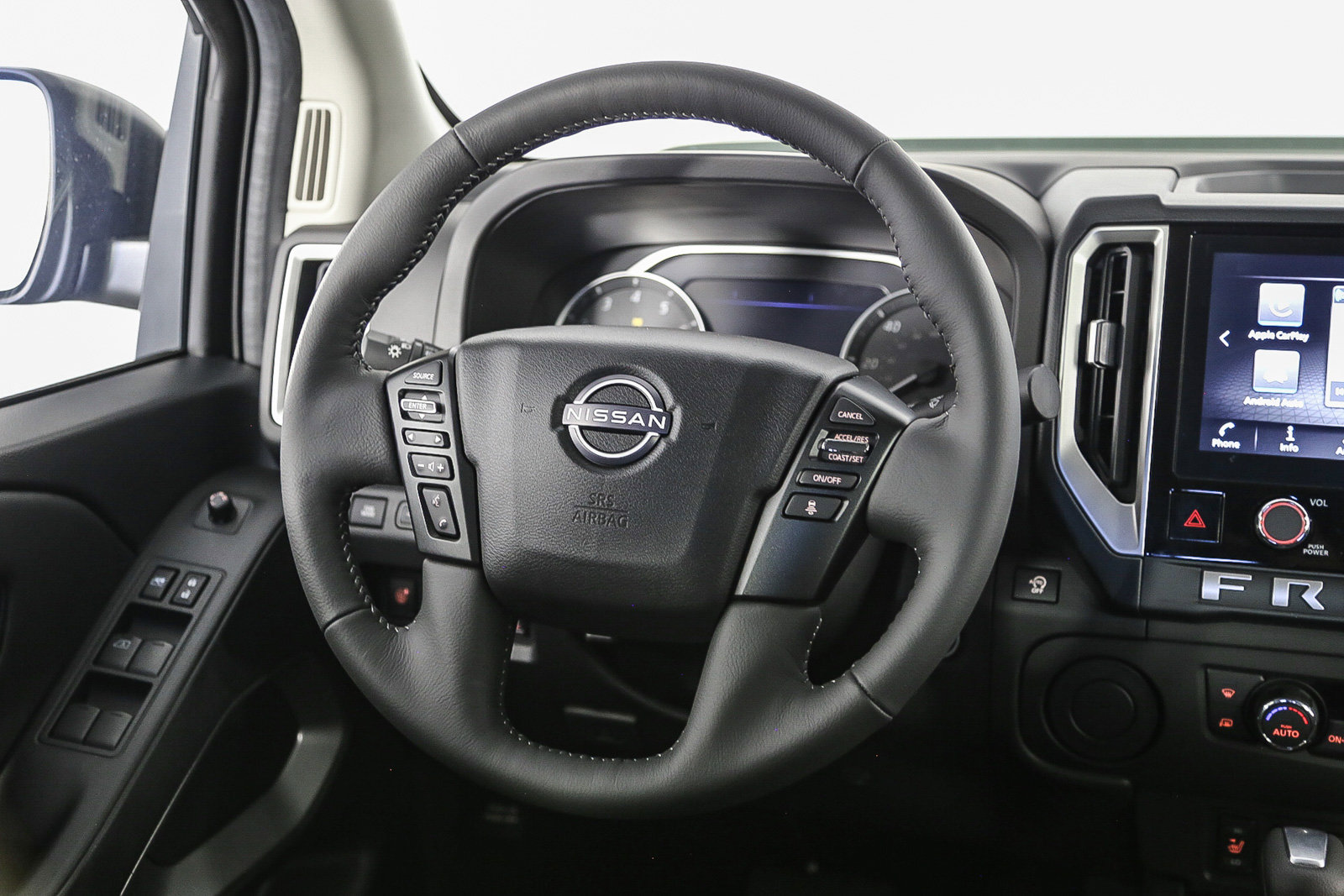 2025 Nissan Frontier SV photo 17