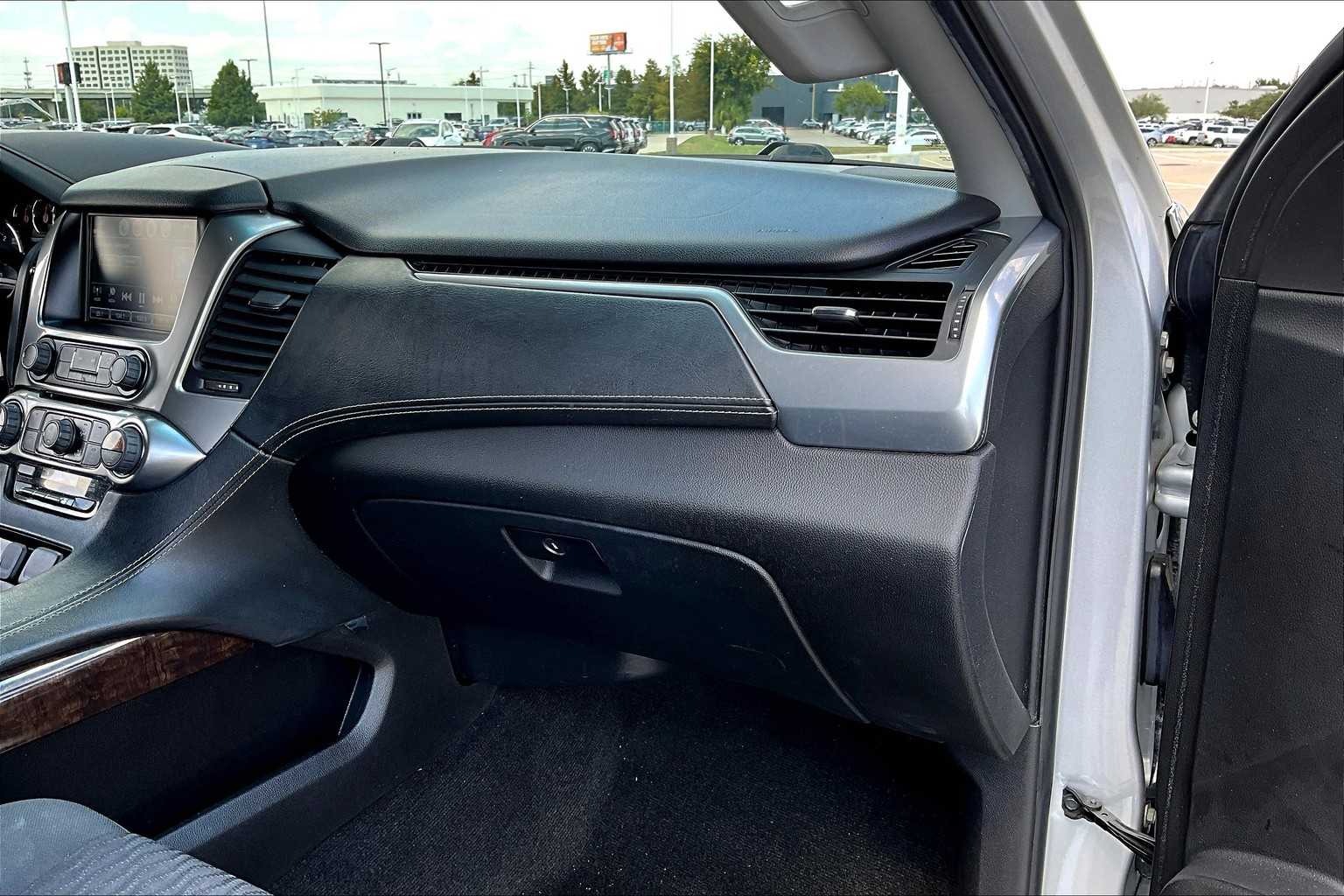 2018 Chevrolet Suburban LS photo 17
