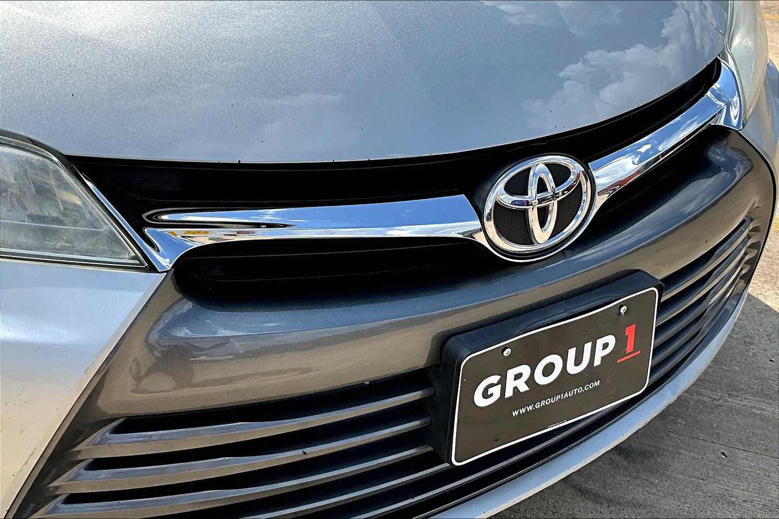 2016 Toyota Camry XLE photo 29