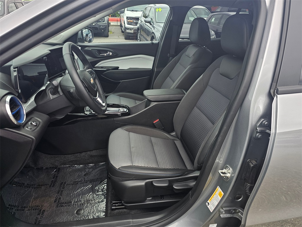 2024 Chevrolet Trax LT photo 20