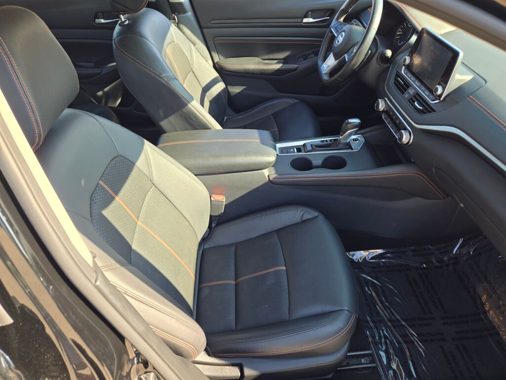 2022 Nissan Altima 2.5 SR photo 5