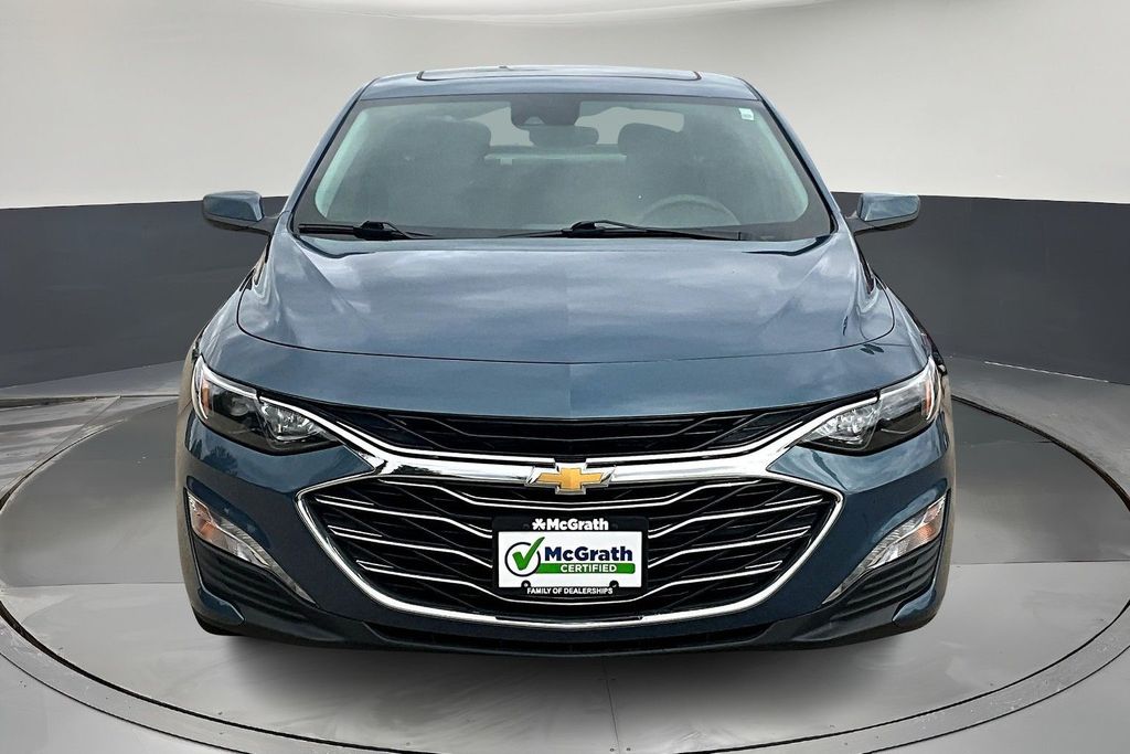2024 Chevrolet Malibu 1LT photo 2