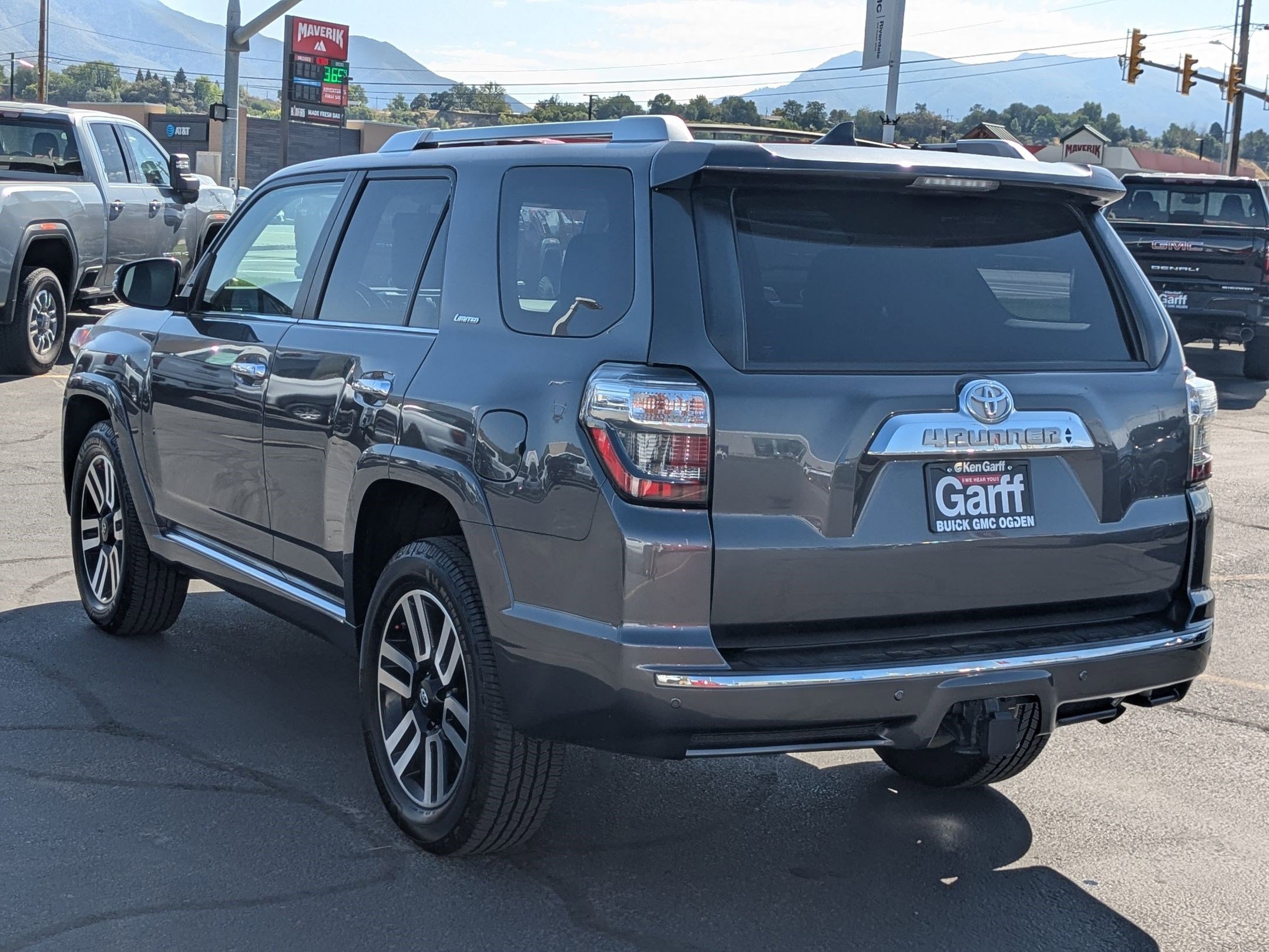 2016 Toyota 4Runner Limited photo 4