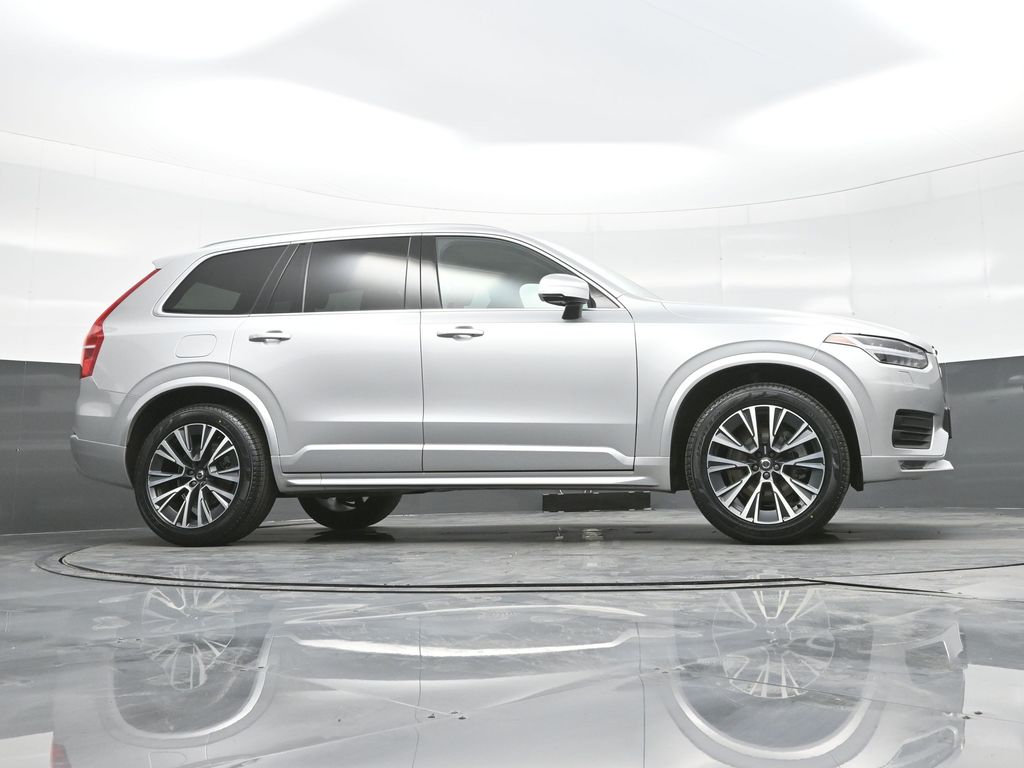 2022 Volvo XC90 T6 Momentum photo 22