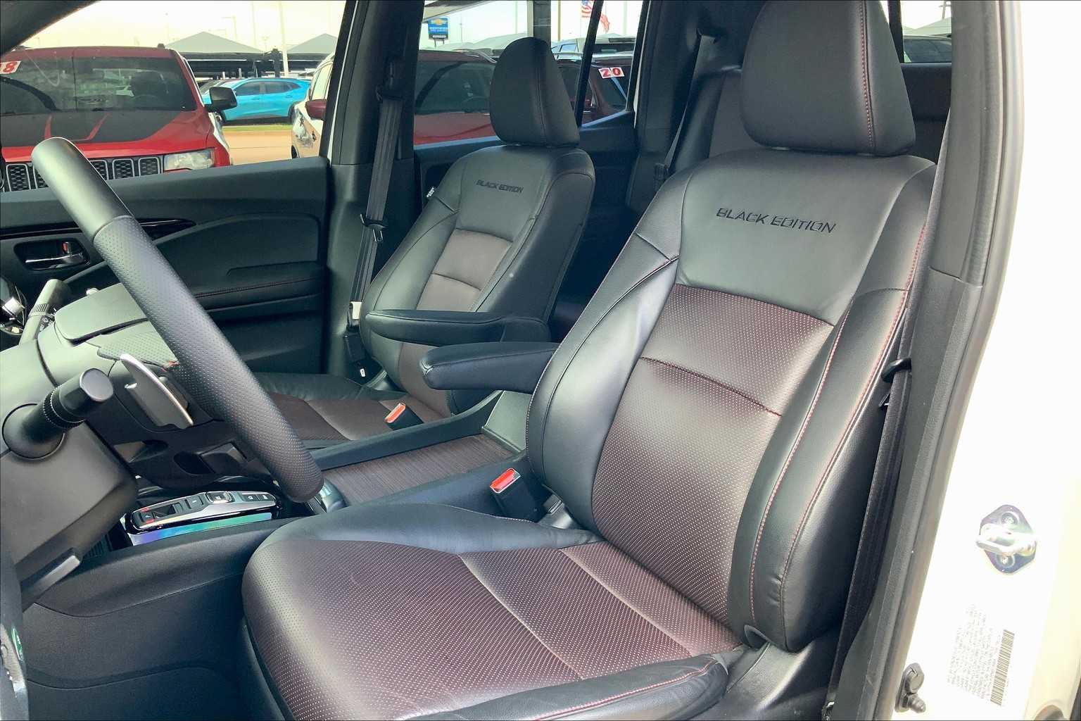 2022 Honda Ridgeline Black Edition photo 5