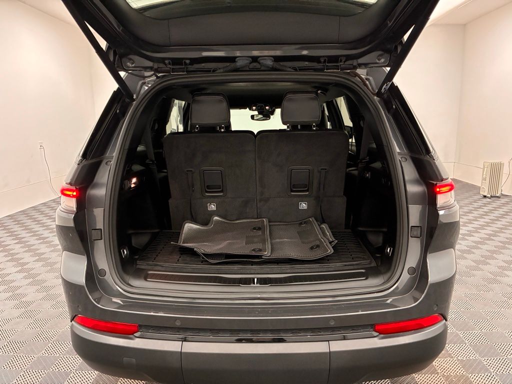 2021 Jeep Grand Cherokee Altitude photo 2