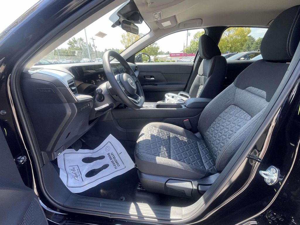 2026 Nissan Kicks SV photo 12