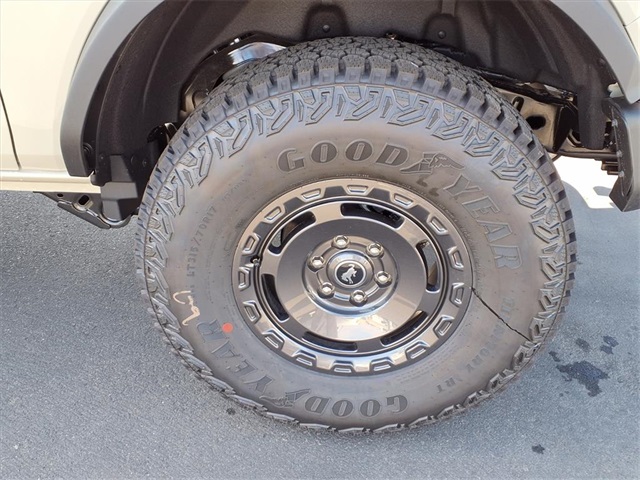 2025 Ford Bronco Base photo 5