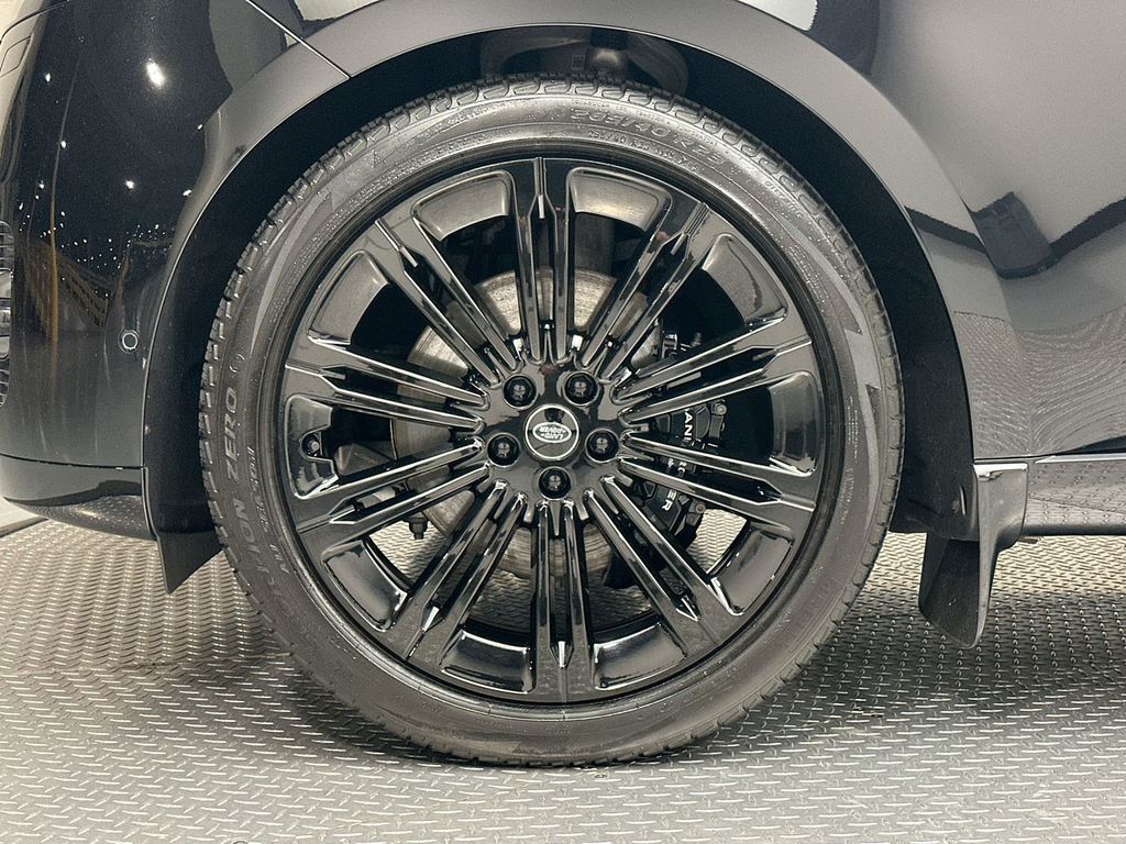 2023 Land Rover Range Rover SE photo 6