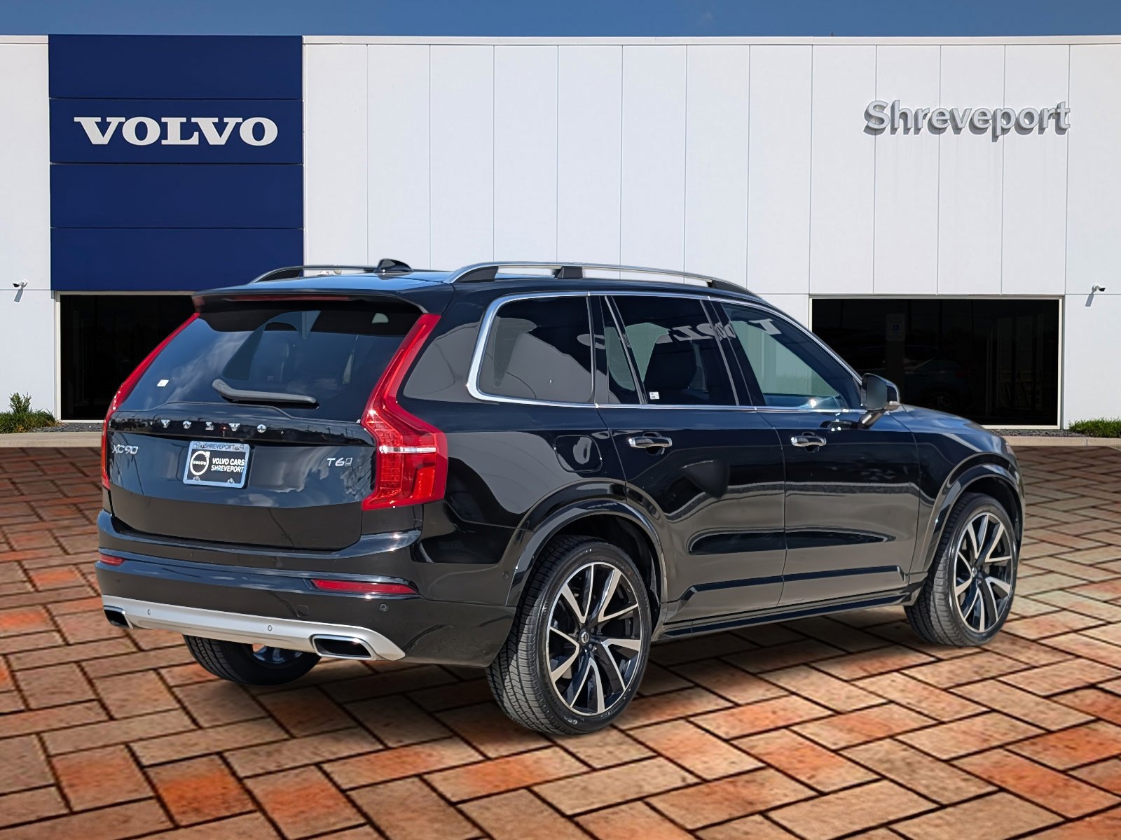 2019 Volvo XC90 T6 Momentum photo 4