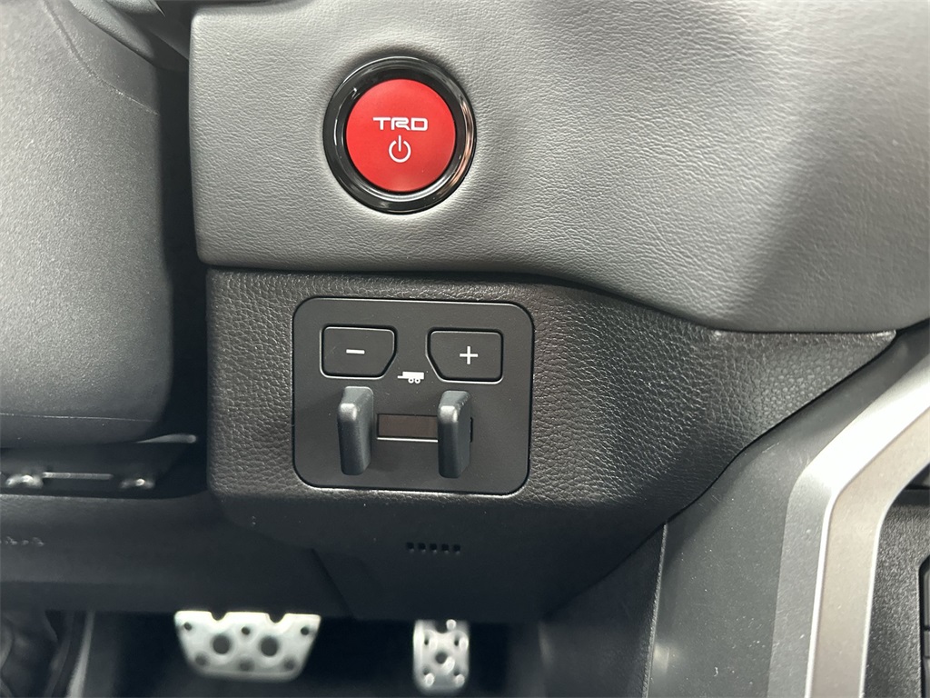 2025 Toyota Tundra Platinum CrewMax photo 17