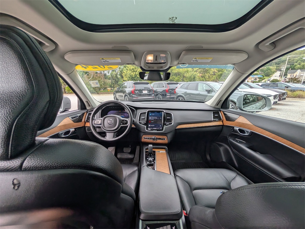 2024 Volvo XC90 Plus photo 3