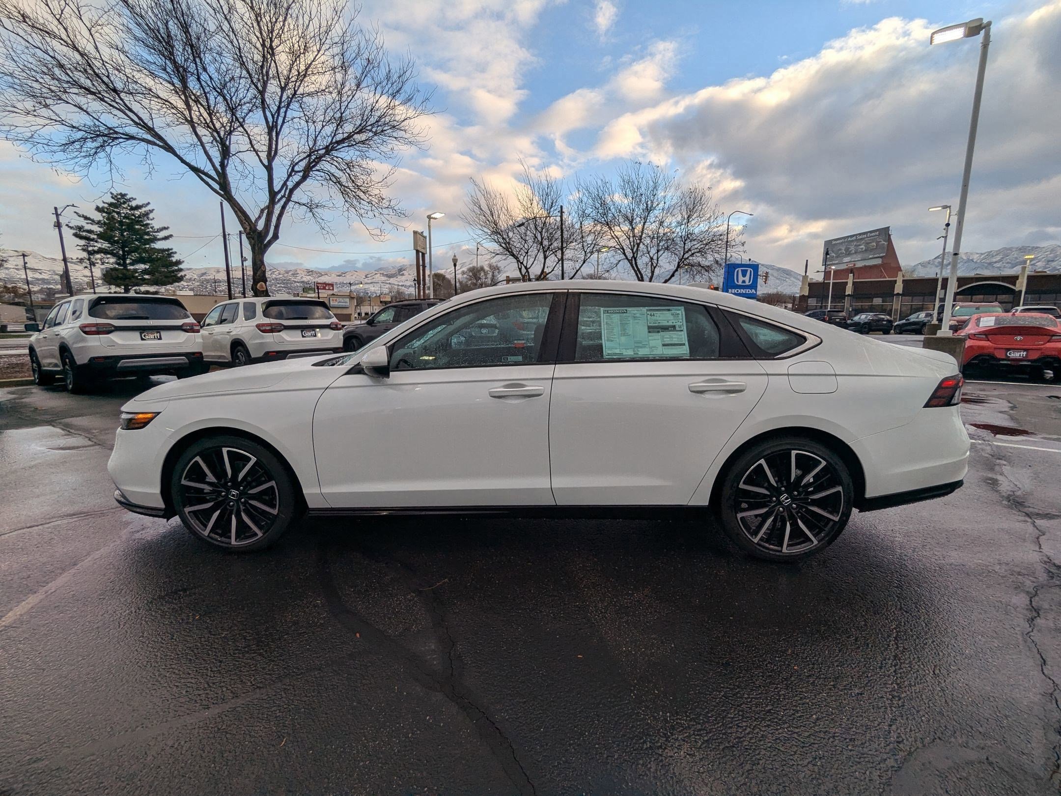 2025 Honda Accord Hybrid Touring photo 6