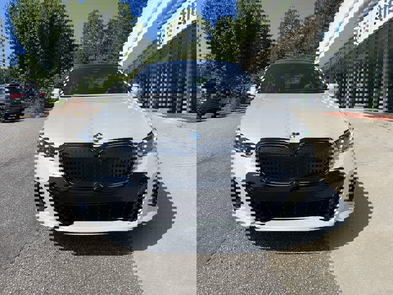 2026 Bmw 550e 550e xDrive photo 3