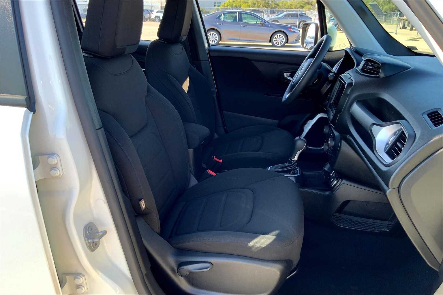 2021 Jeep Renegade Latitude photo 8