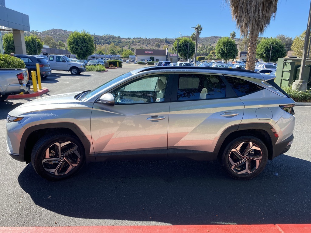 Used 2023 Silver Hyundai SEL image 4