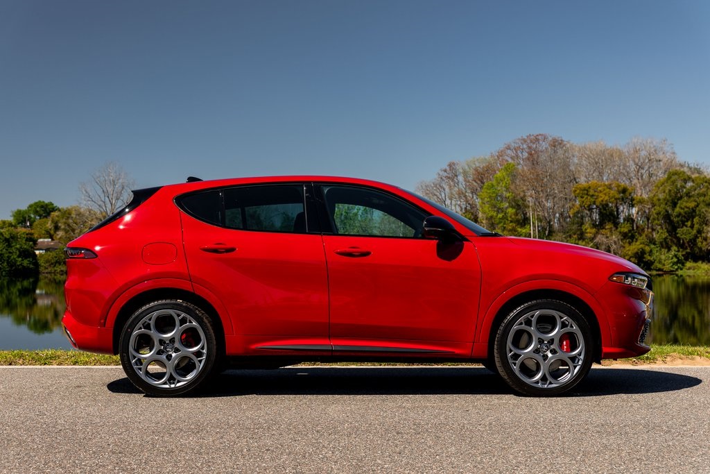 2025 Alfa Romeo Tonale Tributo Italiano photo 3