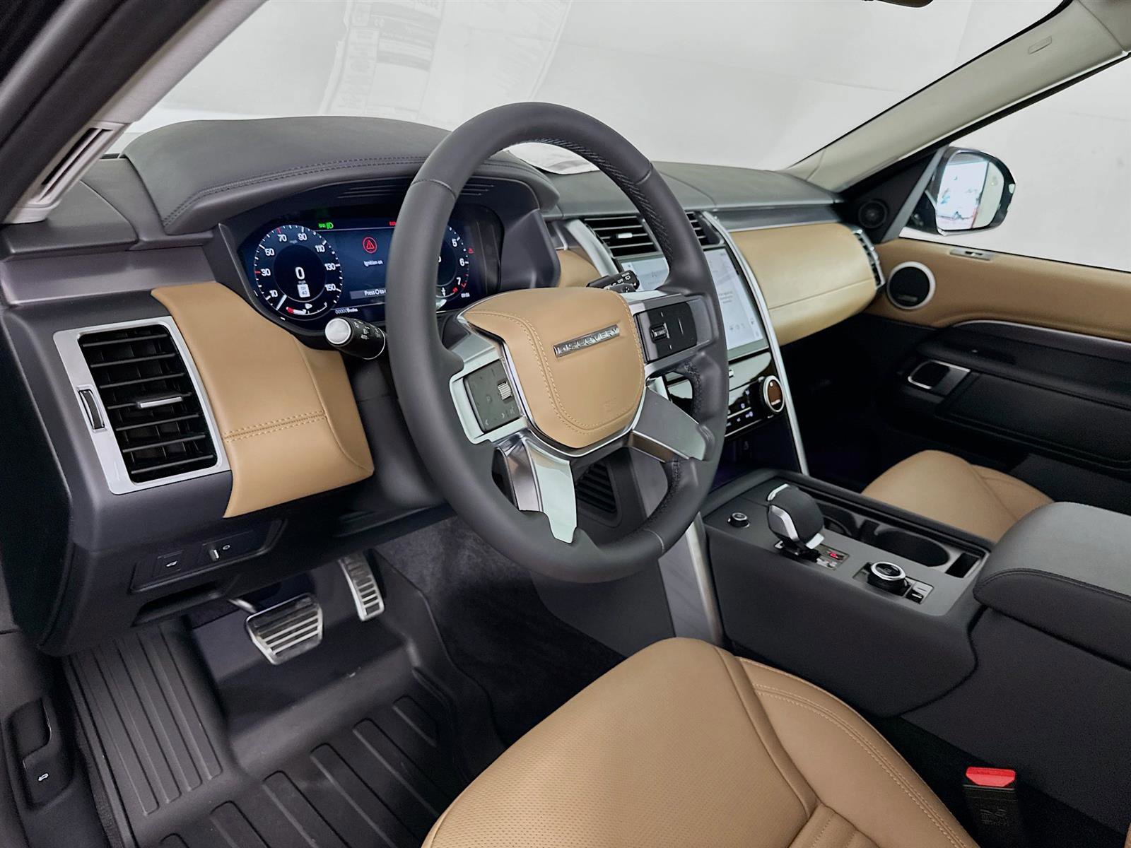 2025 Land Rover Discovery Metropolitan Edition photo 8