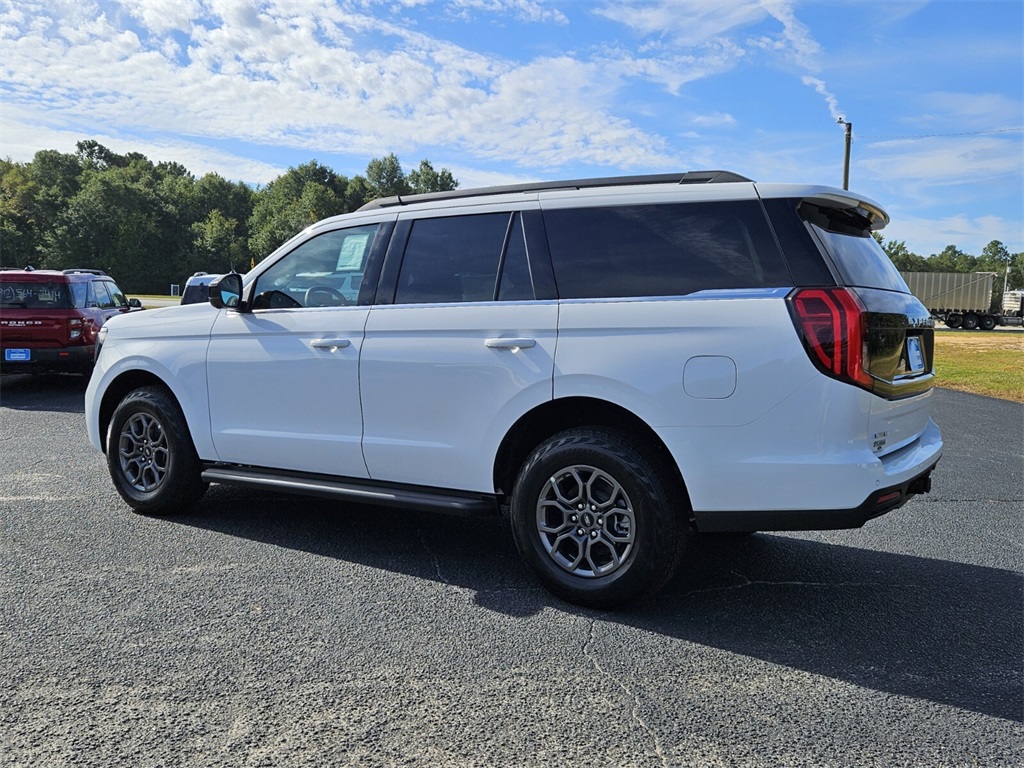 2025 Ford Expedition photo 6