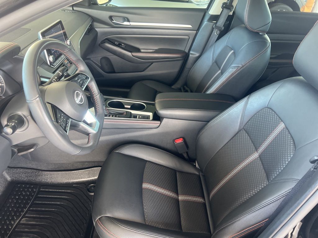 2025 Nissan Altima 2.5 SR photo 3