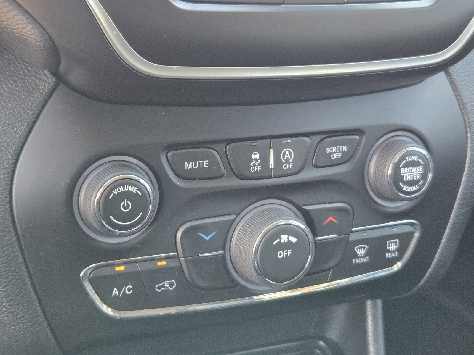 2019 Jeep Cherokee Latitude photo 24