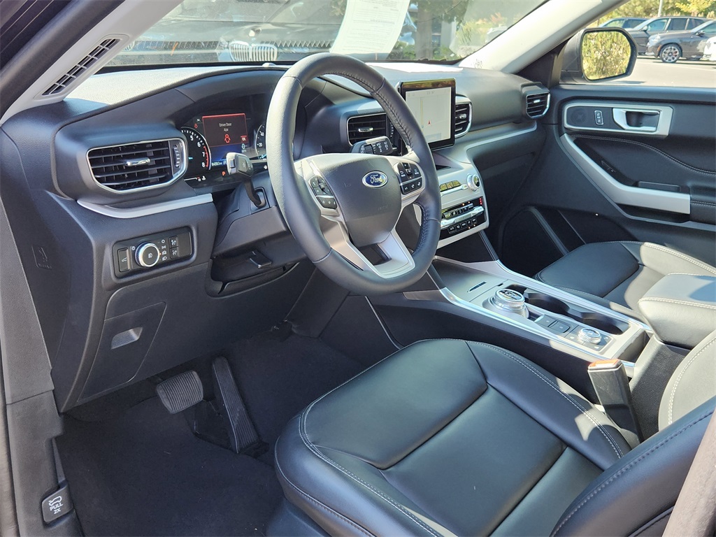 2023 Ford Explorer XLT photo 7