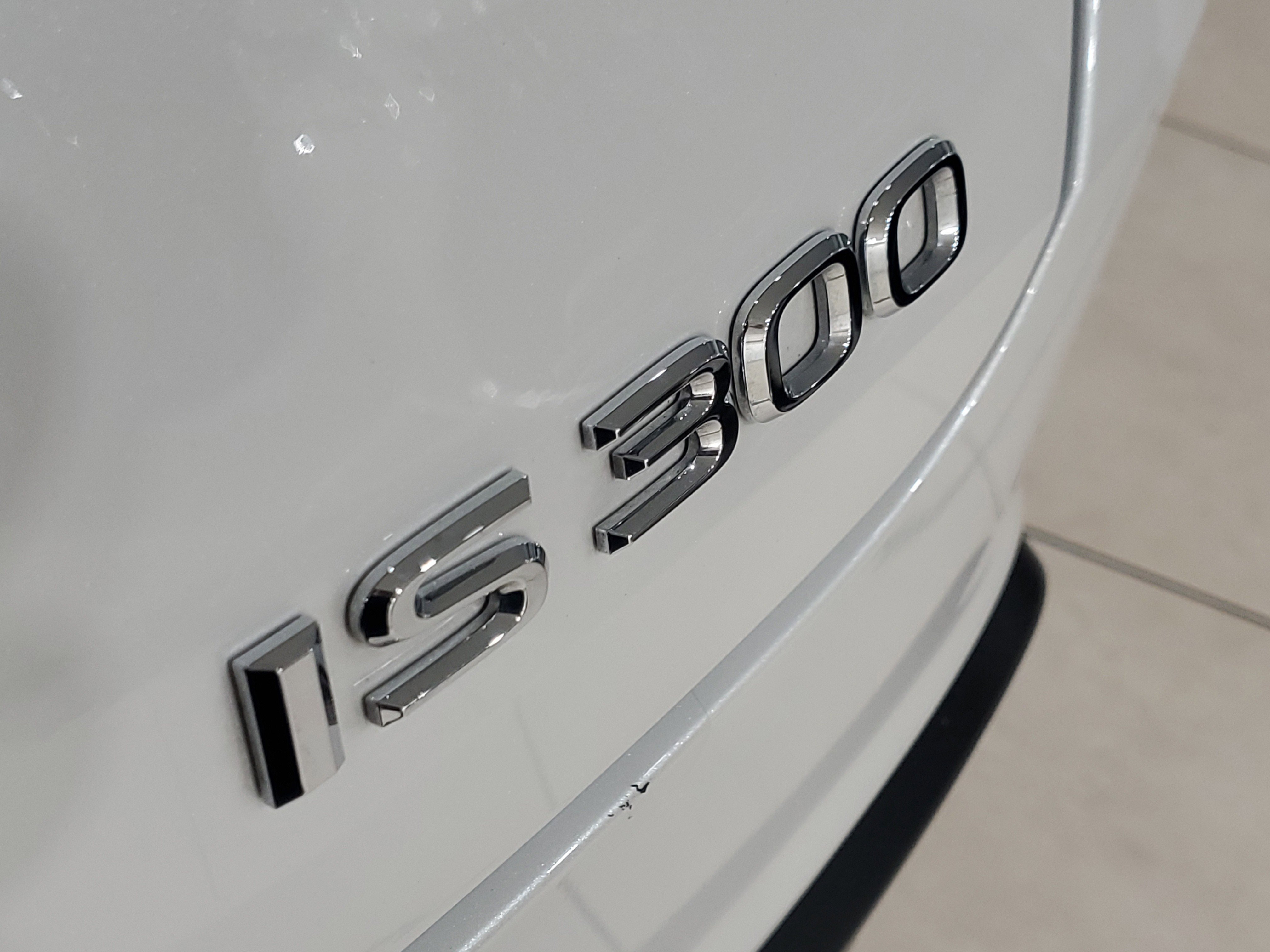 2024 Lexus IS 300 photo 8