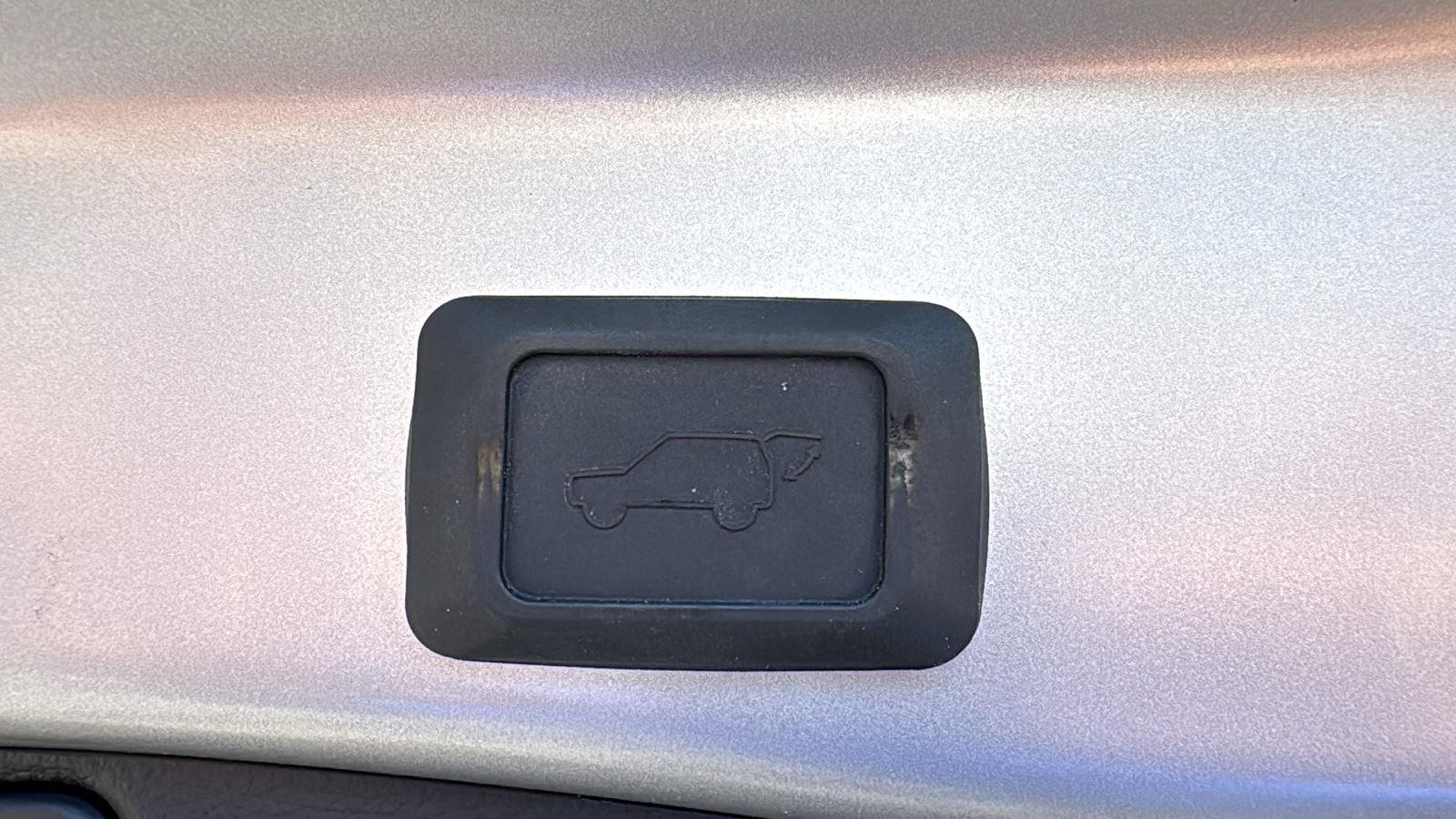 2021 Toyota RAV4 Hybrid XLE photo 28