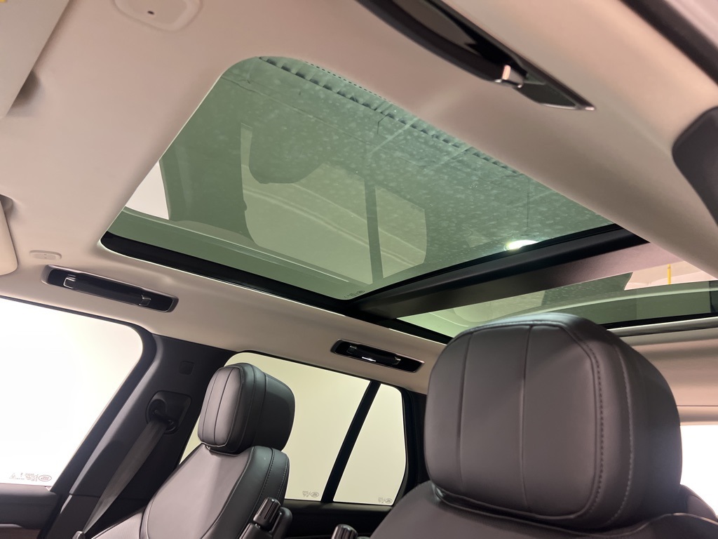 2025 Land Rover Range Rover SE photo 19