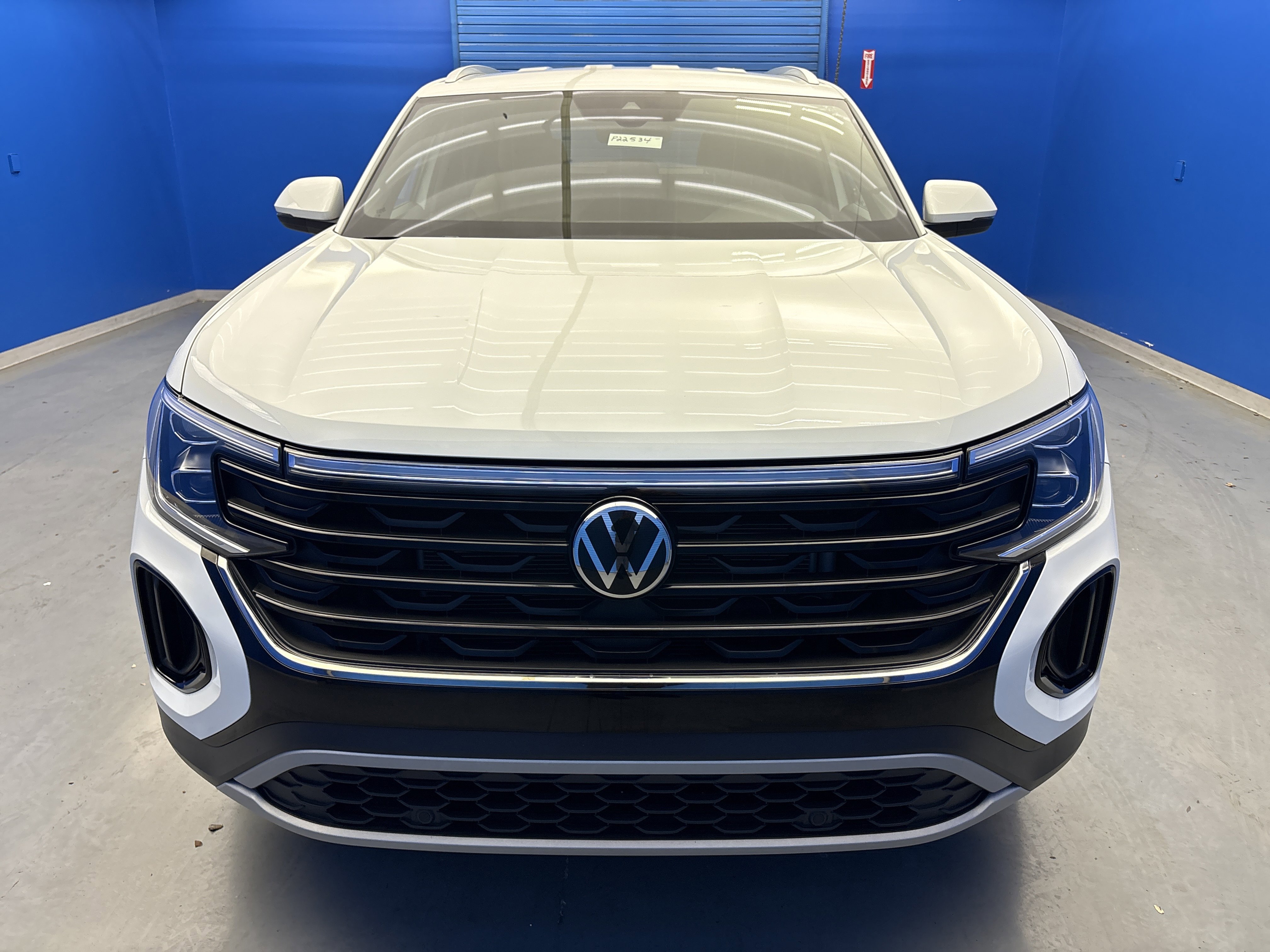 2024 Volkswagen Atlas Cross Sport SE photo 2
