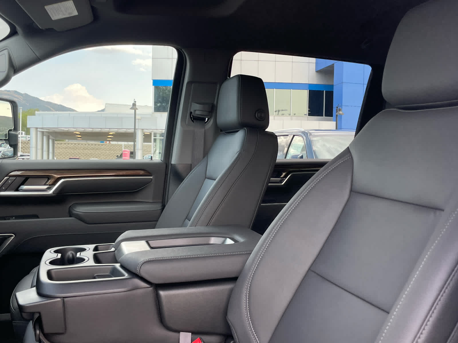 2025 Chevrolet Silverado 3500HD LT photo 24