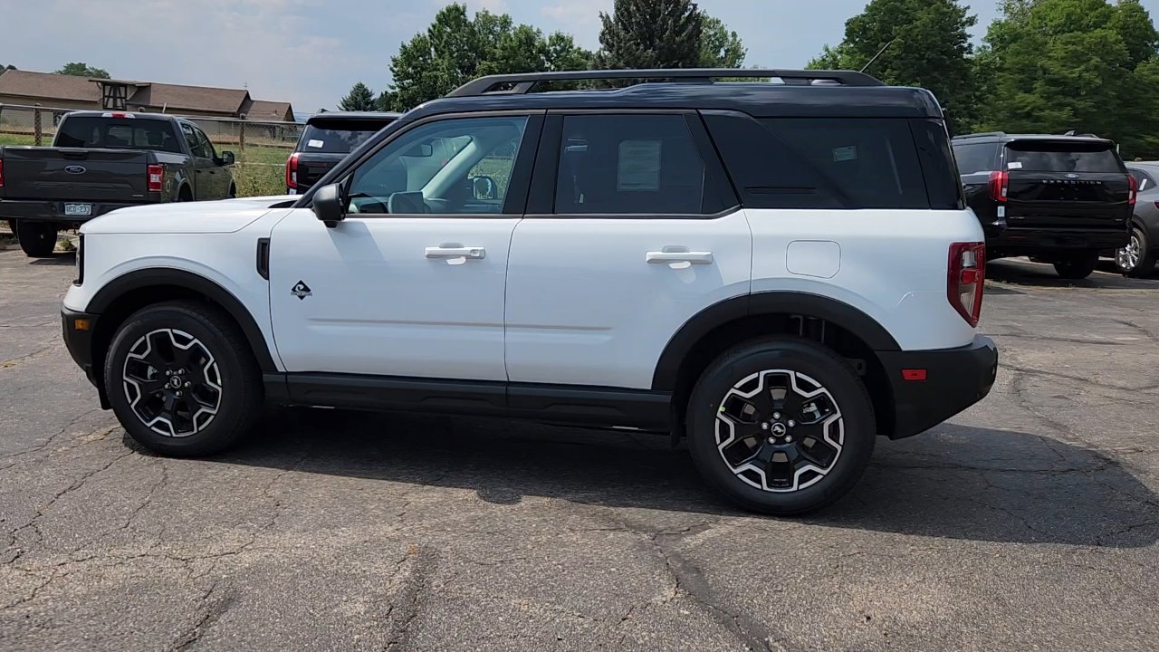 2025 Ford Bronco Sport Outer Banks photo 4