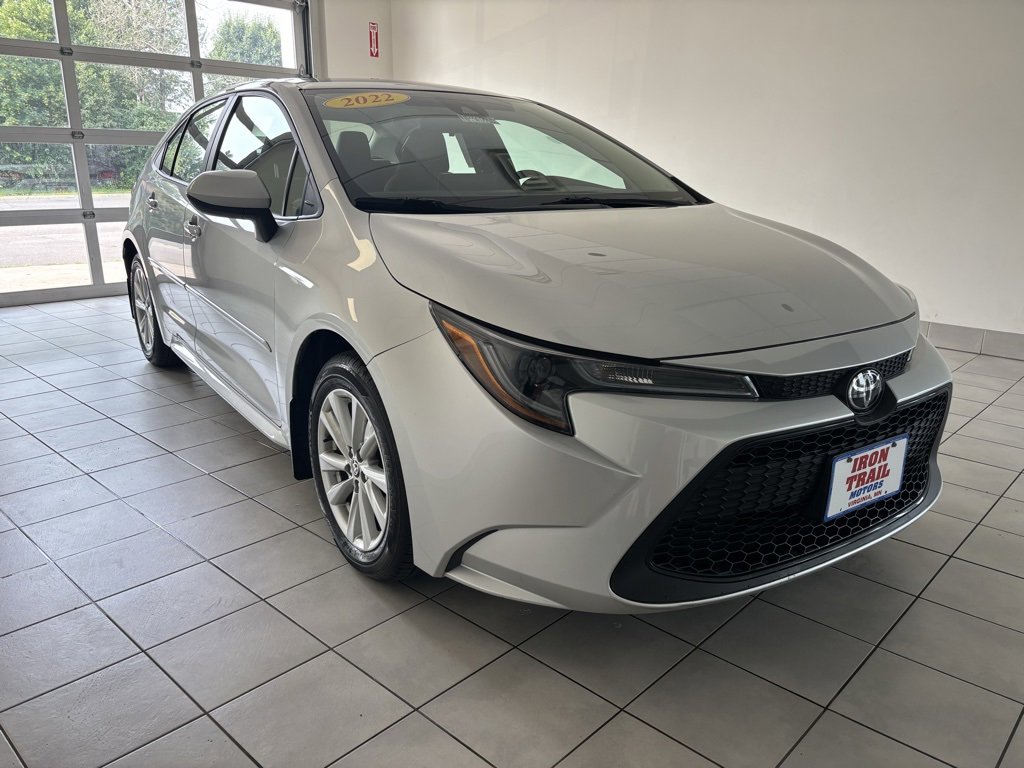 2022 Toyota Corolla LE photo 2