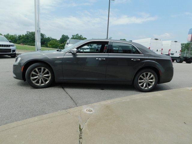 2019 Chrysler 300 Limited photo 4