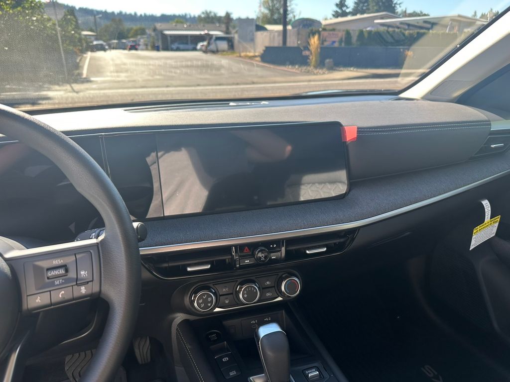 2025 Nissan Kicks SV photo 17