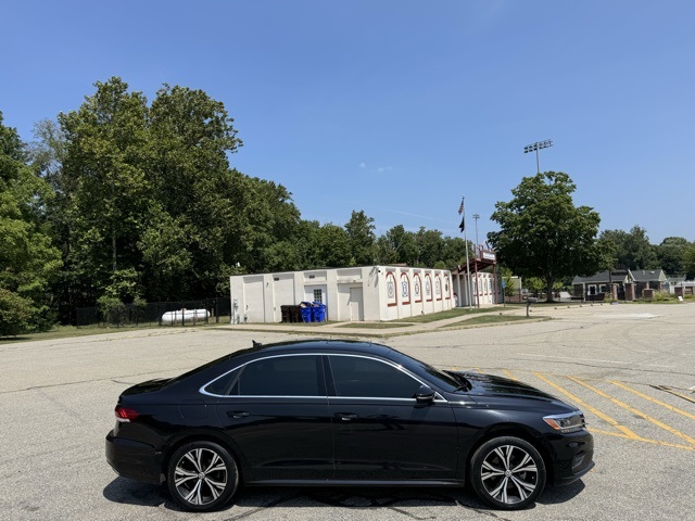 2021 Volkswagen Passat 2.0T SE photo 3